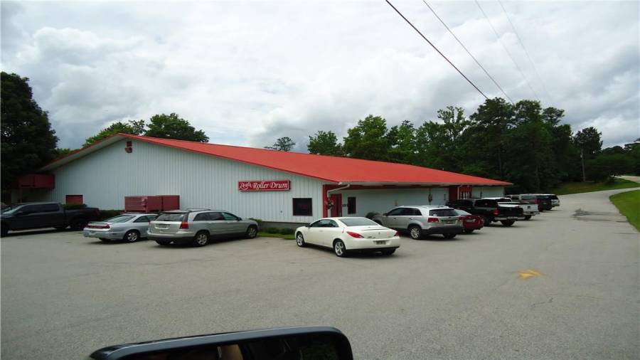 Exterior view of roller skating hall - 3 Creeks Complex