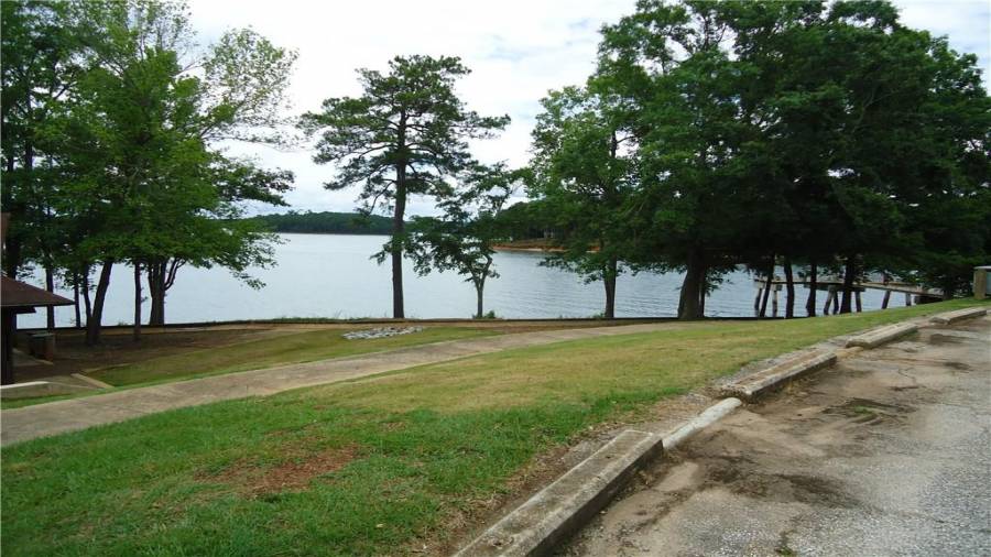 Picnic and public fishing area nearby