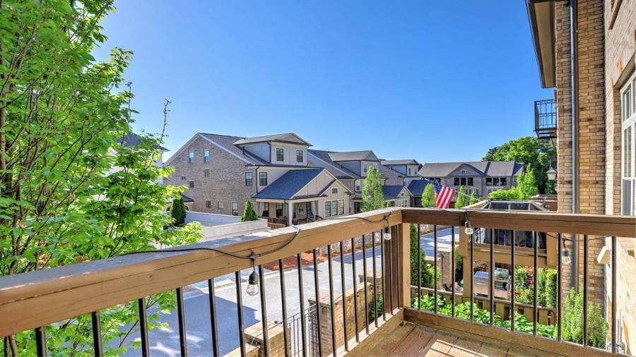 Grilling deck off dining area