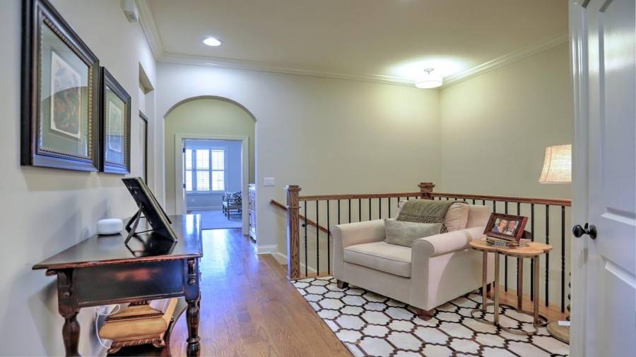 Example of furnished upstairs landing