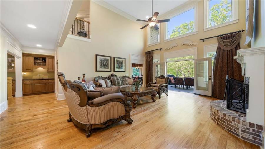 Beautiful 2 story family Rm with French doors to deck!