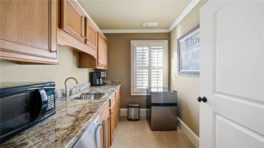 A Kitchenette IN THE MASTER!