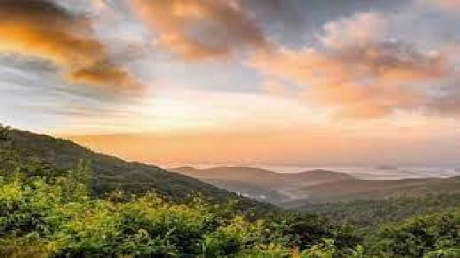 Picturesque views of the mountains from Clermont