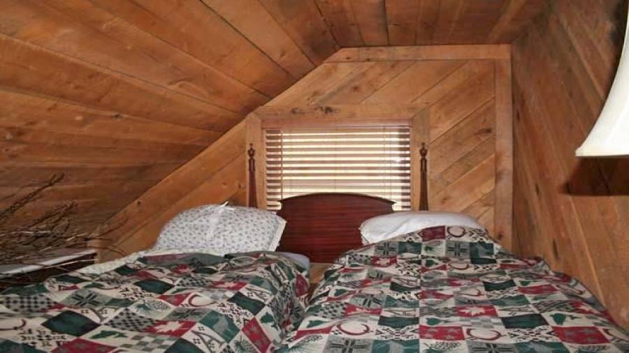 One of the loft bedrooms