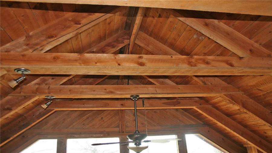 Detailed beam ceiling