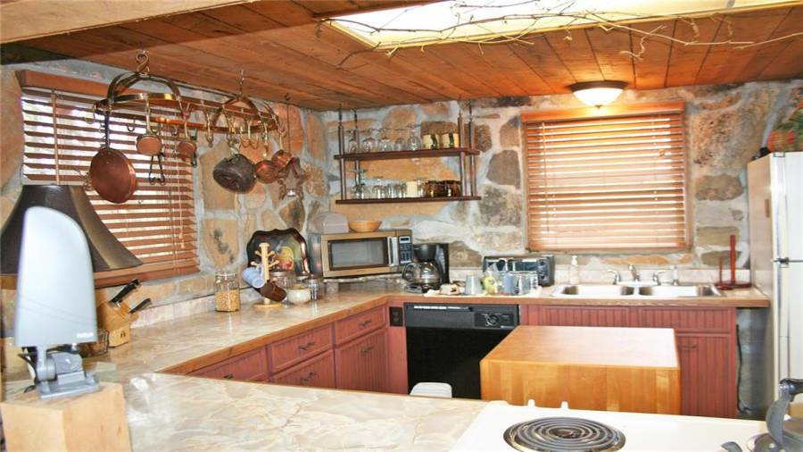 Kitchen area and bar