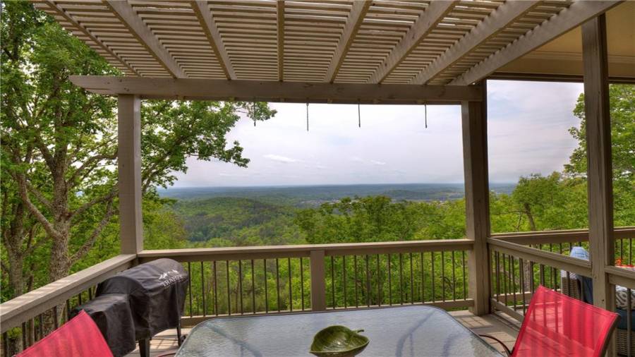 Spectacular outside porch to barbeque and dine. And perfect for your morning coffees and afternoon happy hours too!