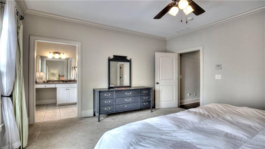 This room has a walk-in closet!