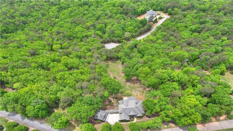 Waterside Estates on top of Red Top Mountain in Emerson, Georgia is an over 300-acre, luxury, gated community with breathtaking views of Lake Allatoona and the surrounding North Georgia Mountains.