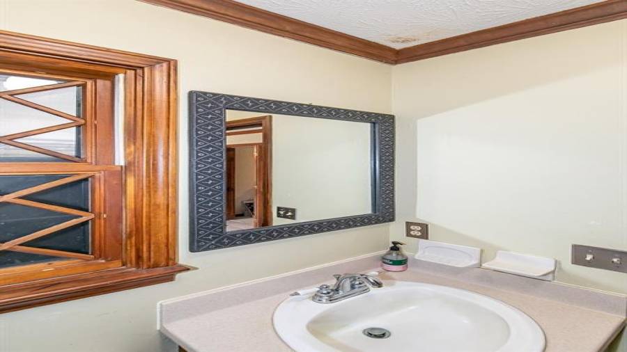 Main level full bath