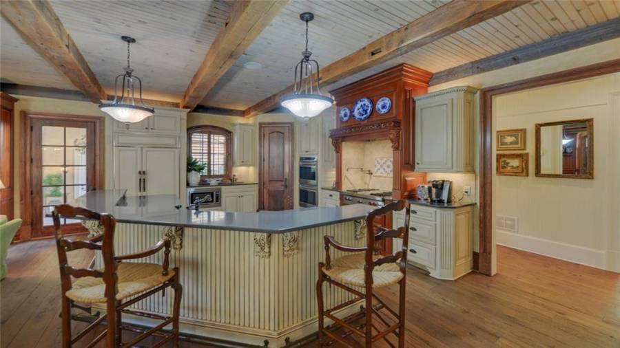 Large center island in kitchen.