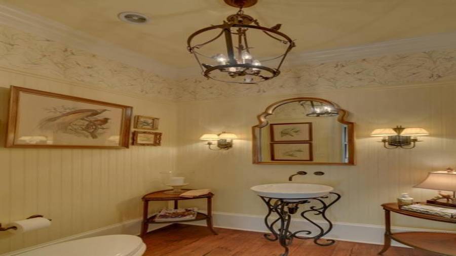 Additional half bath off the kitchen hallway.