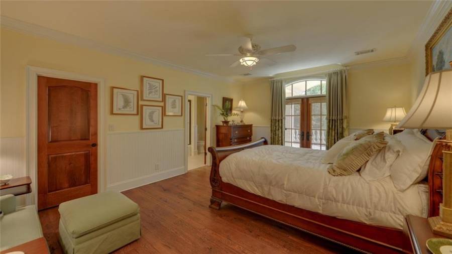 Additional view of the bedoom.