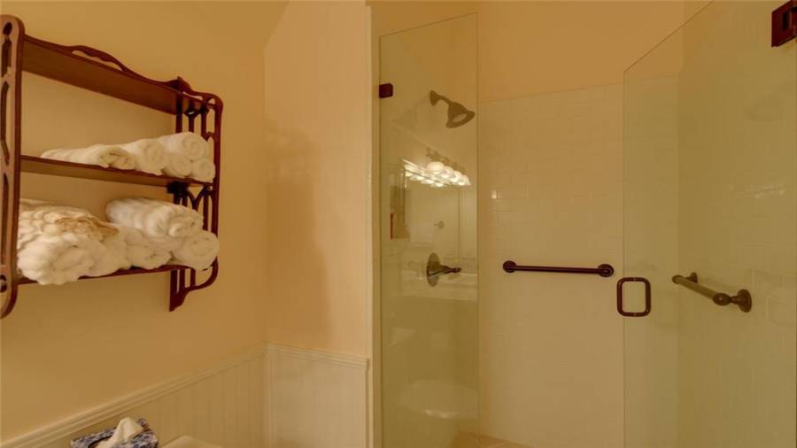 Additional view of the bathroom.