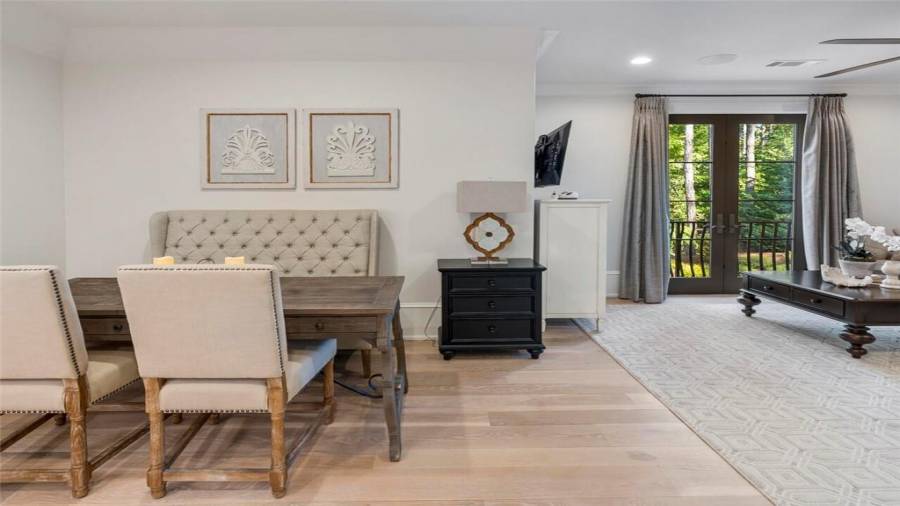 Dining area in the carriage apartment.