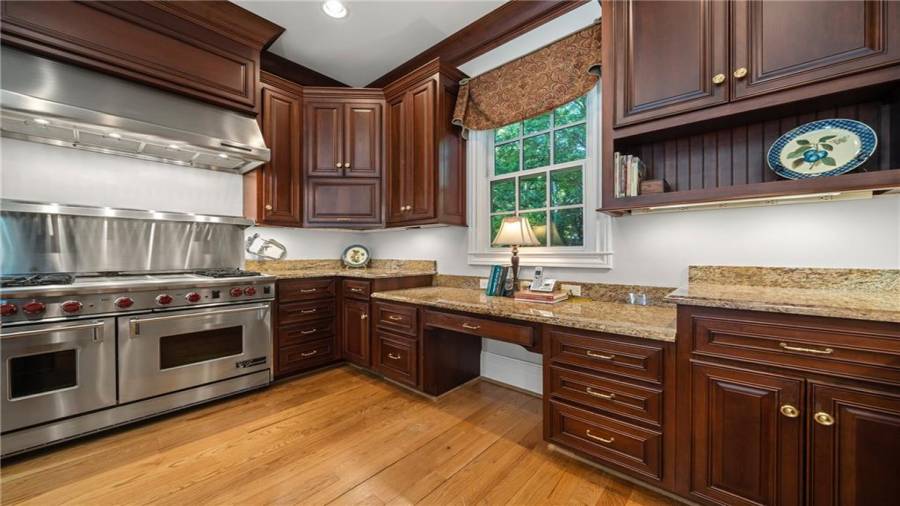 Kitchen even has a built in desk!