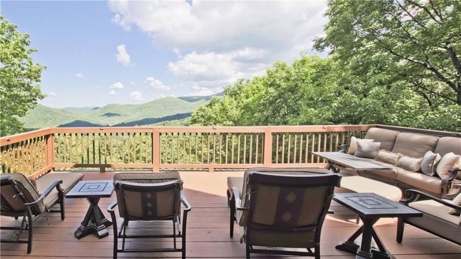 Invite friends and family over to enjoy a quiet evening just enjoying the views. Plenty of seating for everyone.