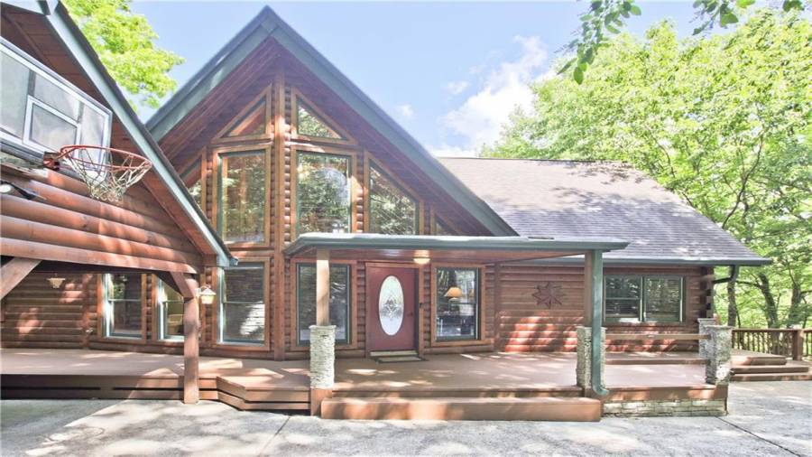 Built in 1998, this log home offers lots of outdoor living space, privacy, and stunning views.