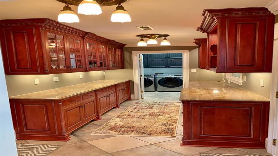 Now on to the Butlers Panty... Plenty, oh yes Plenty of Cabinets and serving surfaces here