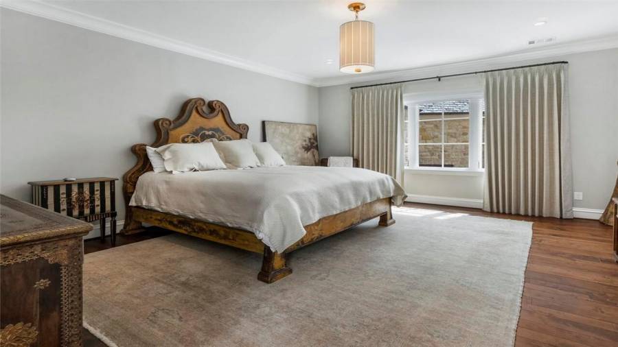 Another spacious guest suite.