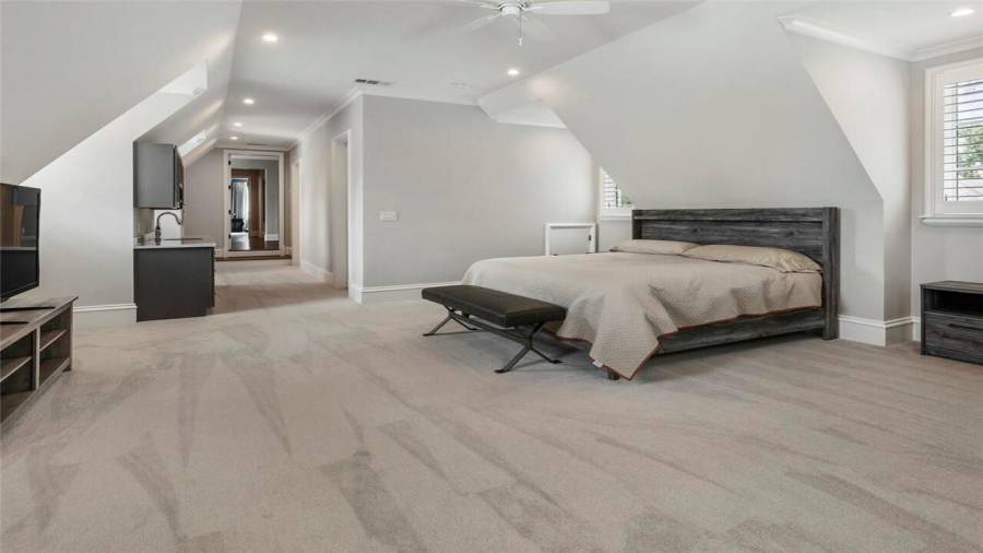 Guest apartment and kitchenette.