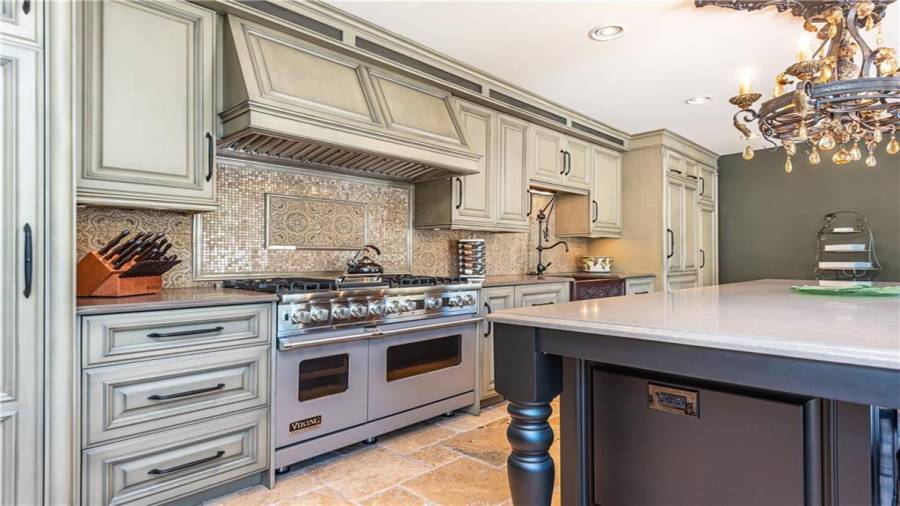 Pool Kitchen.  Viking and Subzero appliances