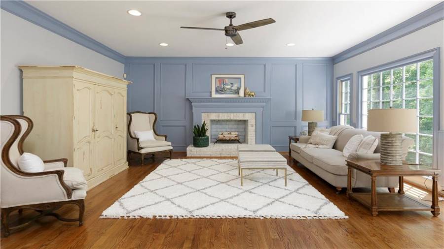 Designer molding & fresh color make this room a perfect 10!