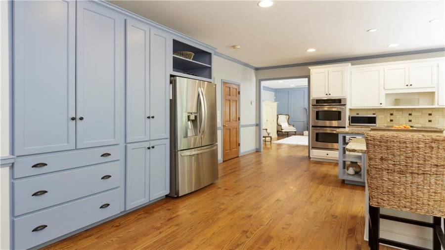 Loads of storage with this built-in pantry!