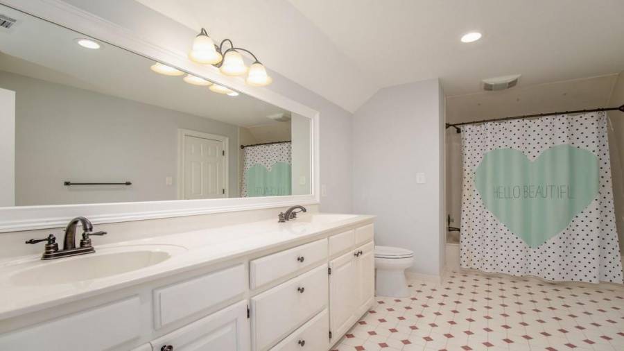 Upper Level - Private Bath