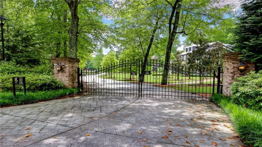 Gated Estate homes on the Chattahoochee River