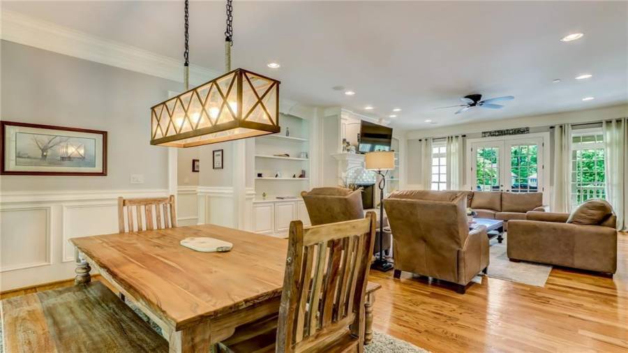 Keeping room eating area.