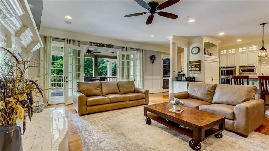 Keeping room with indoor -outdoor living.