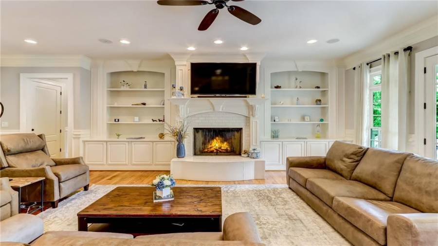 Keeping room fireplace seating