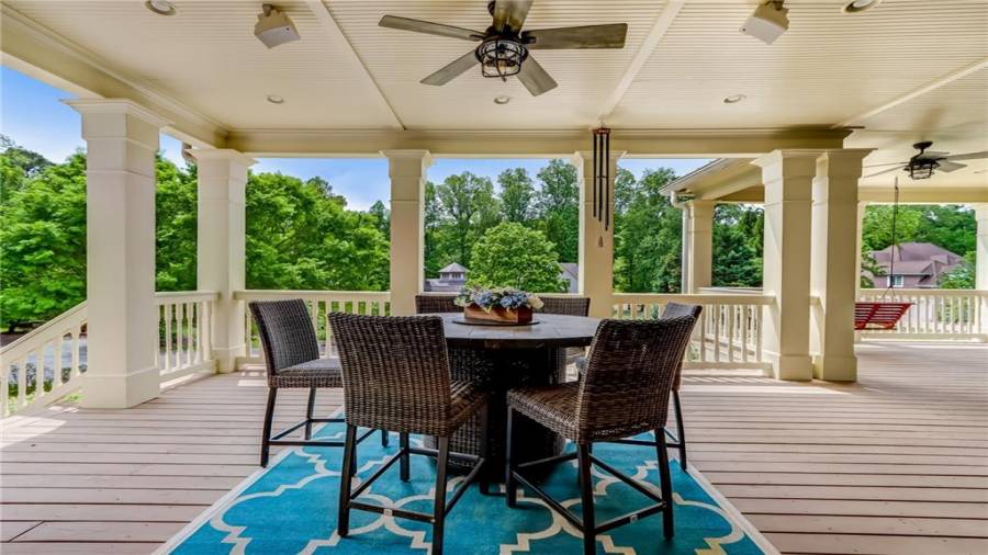 Outdoor front porch dining.