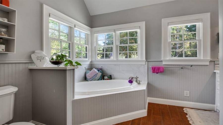 Bedroom four ensuite.