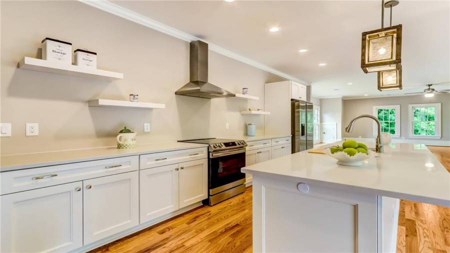 Apartment quartz kitchen countertops