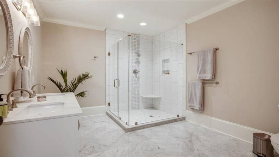 Apartment marble full bath