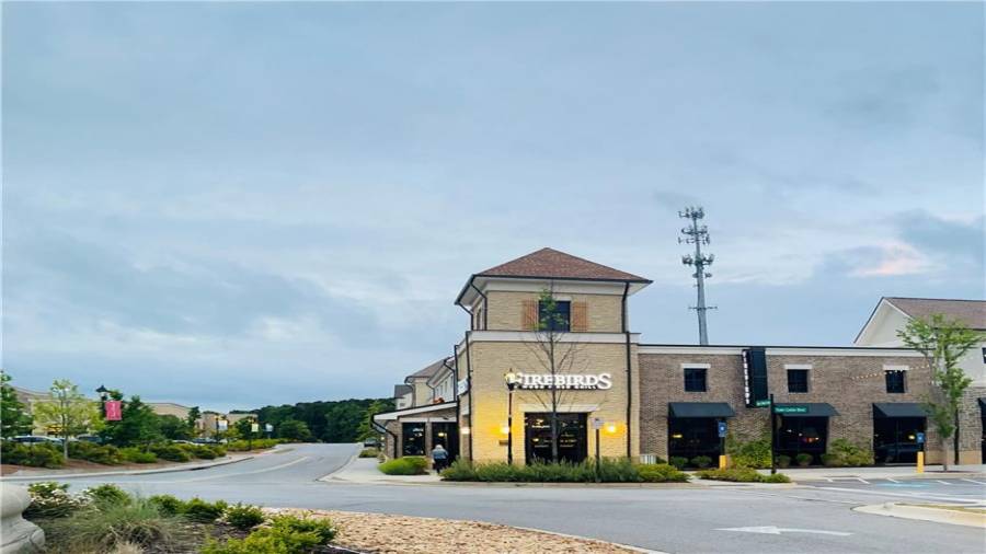 Shop, Dine and attend the movies at the new Town Center Park.