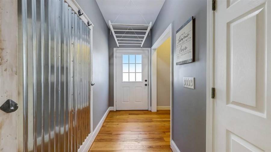 6244 Grant Ford Road - Hallway