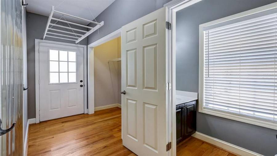 6244 Grant Ford Road - Hallway