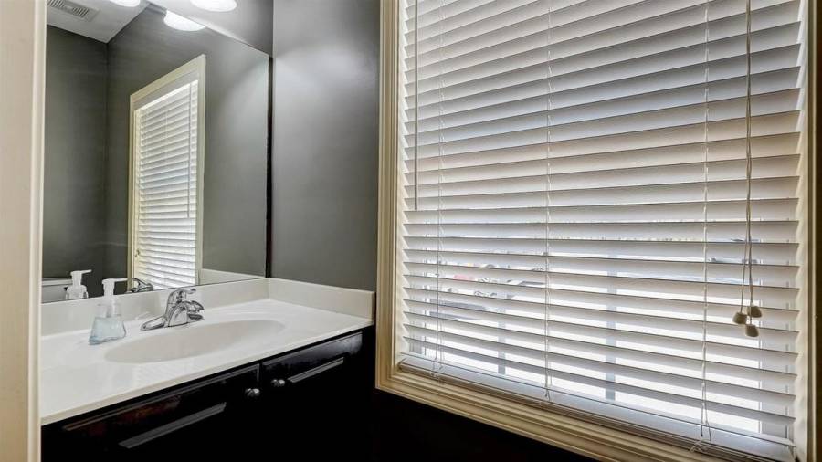 6244 Grant Ford Road - Hall Bath