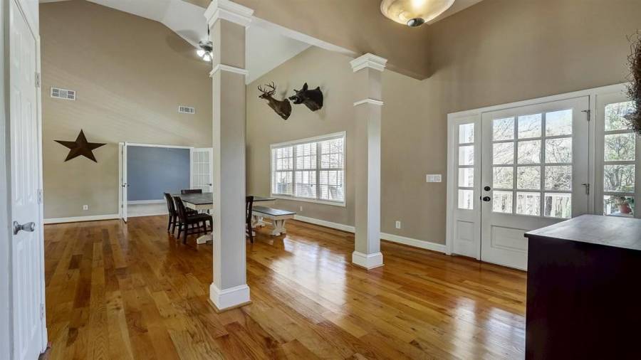 6244 Grant Ford Road - Entryway