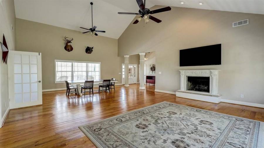 6244 Grant Ford Road - Living Room