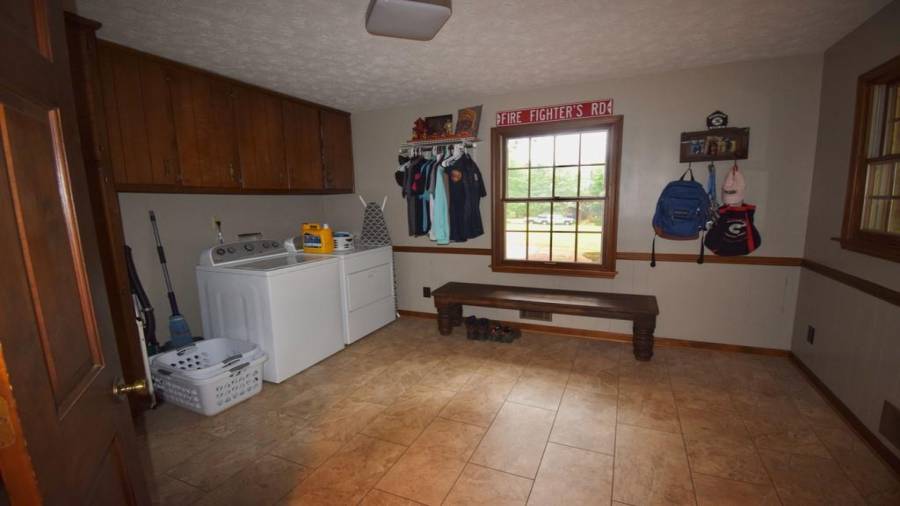 Large Laundry/Mud Room