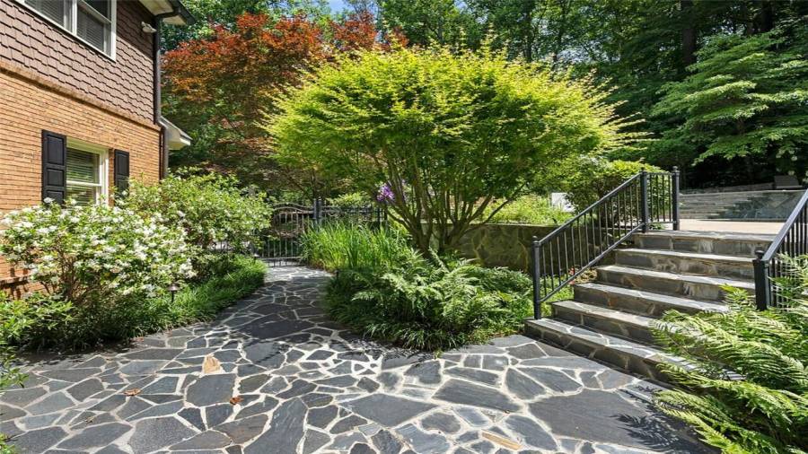 Blue stone patio w/custom exterior lighting