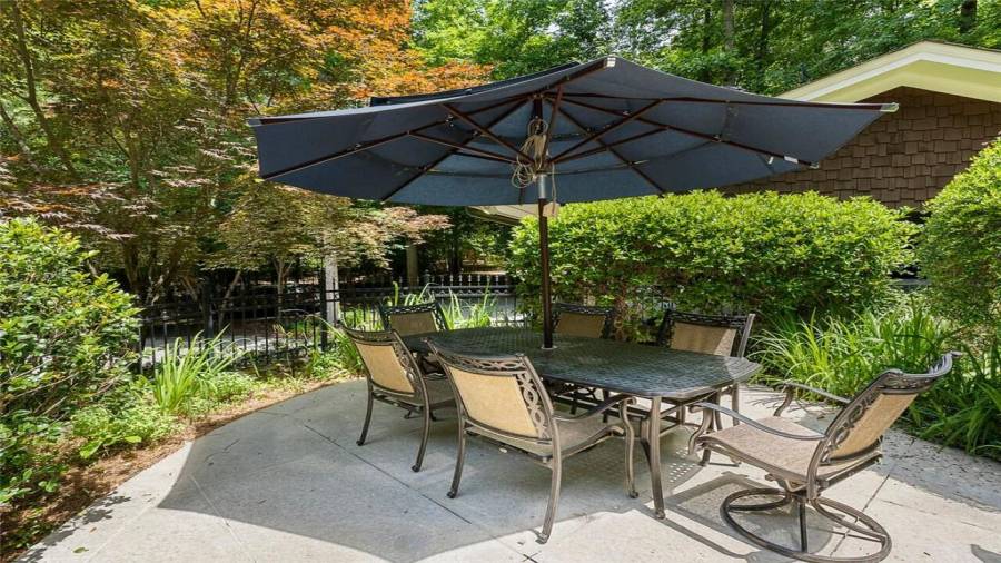 Lunch by the pool...yes, please