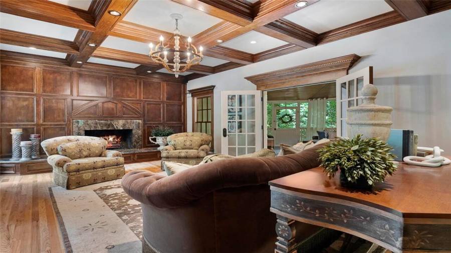 Breathtaking mahogany judges paneling f/p