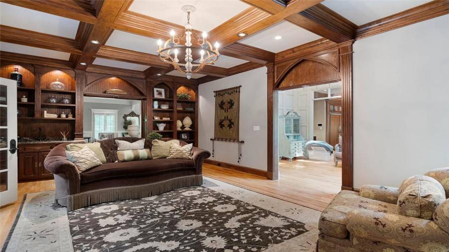 Lovely built ins & small bar area on back wall