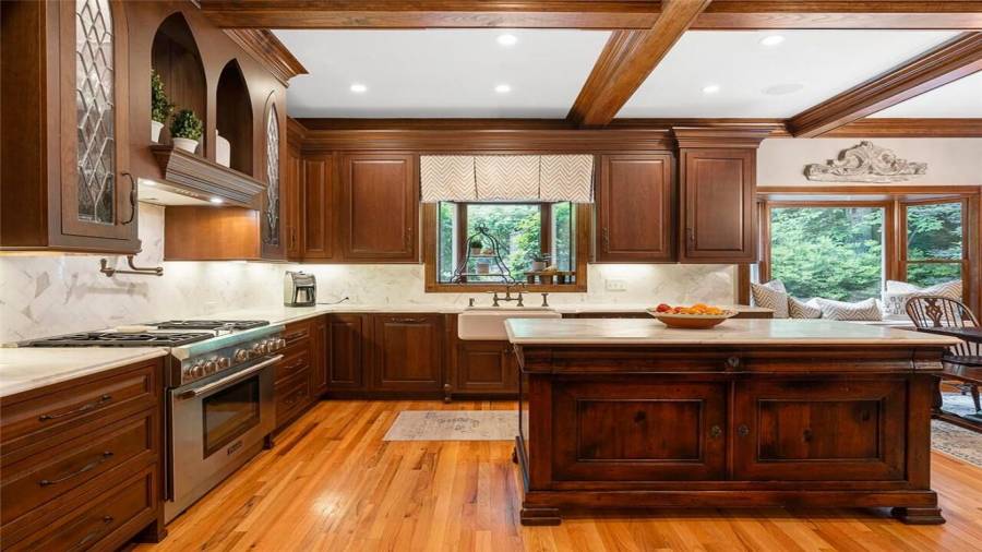 Pot Filler Faucet & oversized island