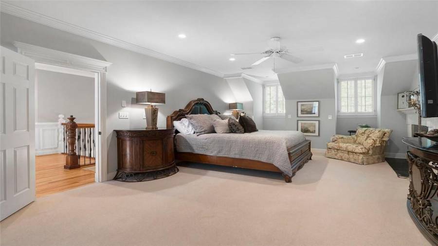 Gorgeous owners en suite w/sitting room